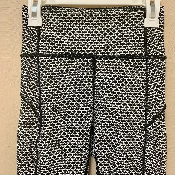 Lululemon In Movement 7/8 Tight Legging Size 2 - Picture 5 of 12